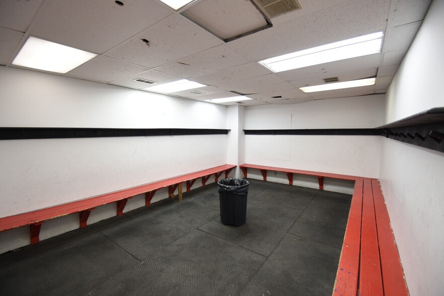More Photos Of 1401-1405 5th Ave N, Fargo Warehouse For Lease
