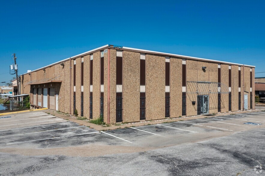 Primary Photo Of 5101 Norwood Rd, Dallas Distribution For Lease