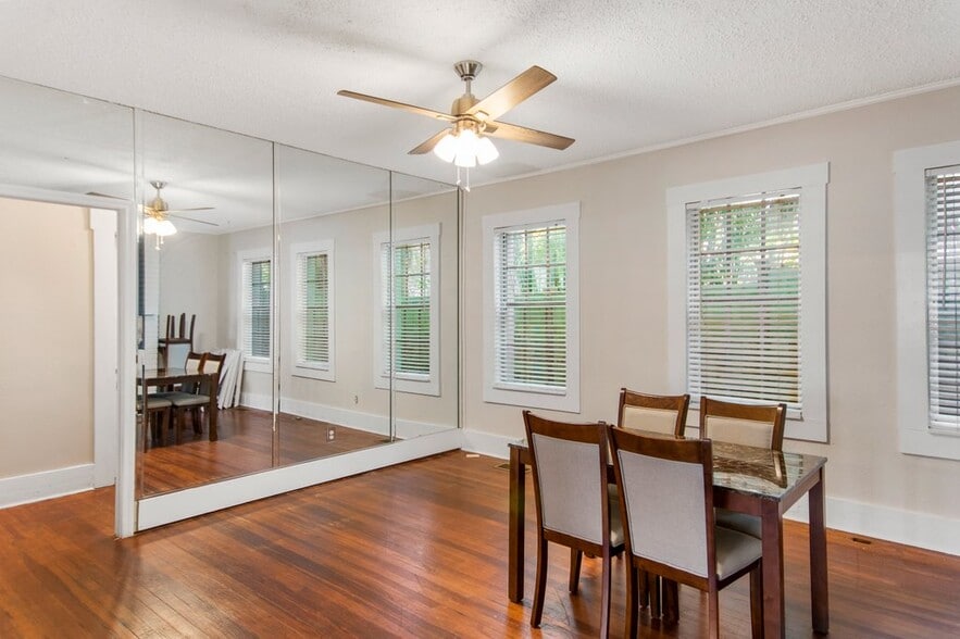 More Photos Of 532 Beach Dr NE, Saint Petersburg Hospitality For Sale