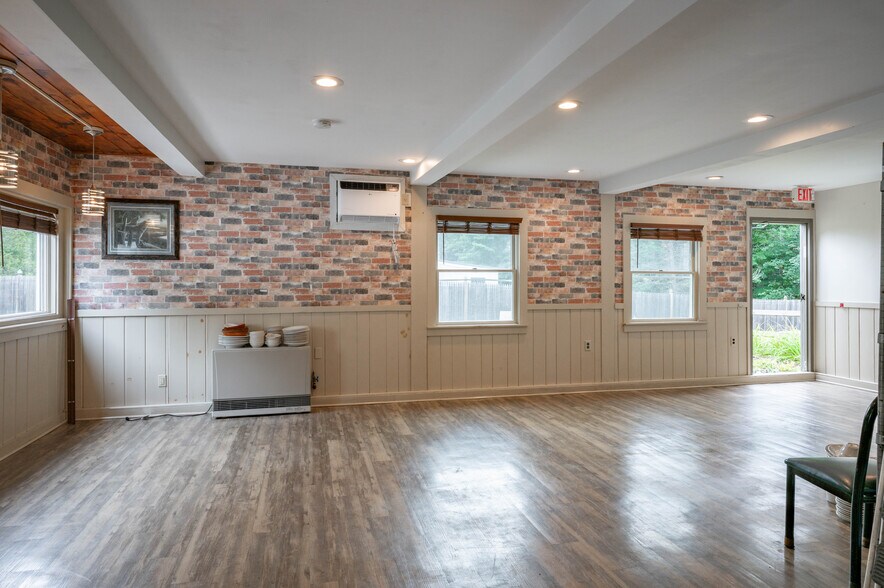 More Photos Of 944 Gibbons Hwy, Wilton Restaurant For Sale