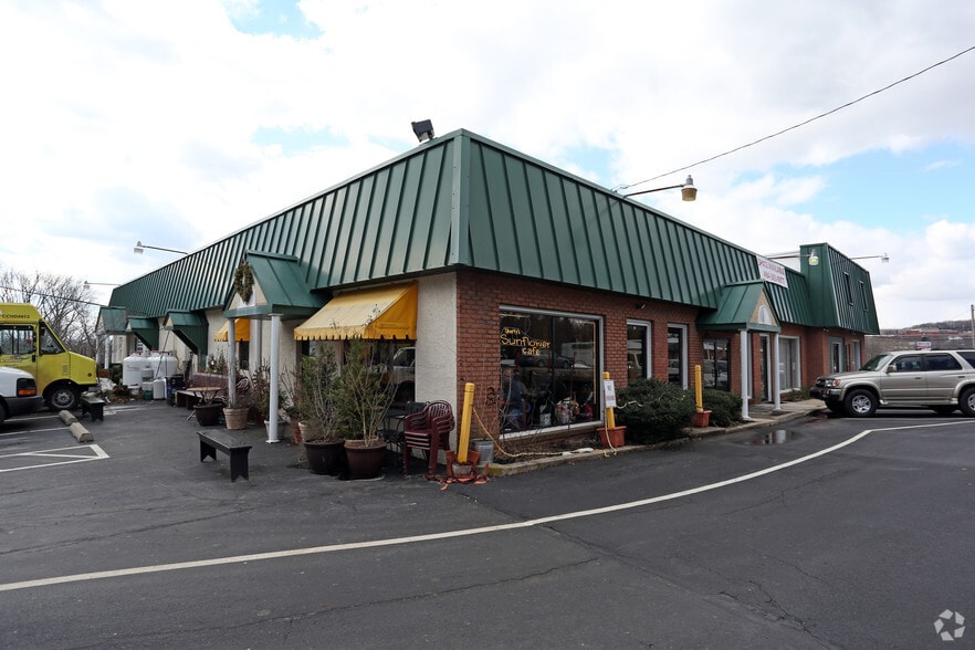 More Photos Of 1494 N Charlotte St, Pottstown General Retail For Lease