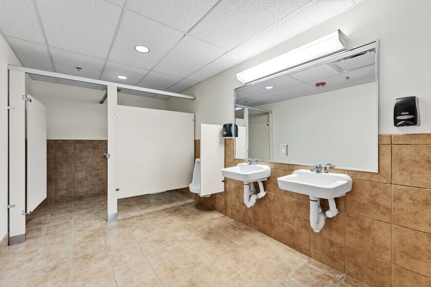 More Photos Of 114 Village Pl, Dillon Office For Lease