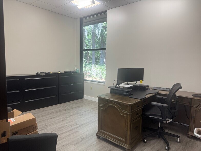 More Photos Of 10 Buck Island Rd, Bluffton Office For Lease