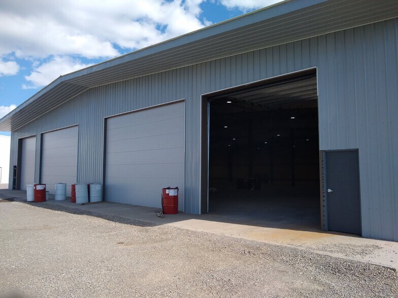More Photos Of 650 N Main St, Thayne Industrial For Lease