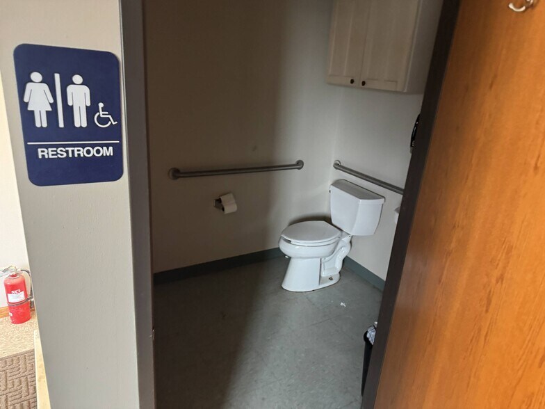 More Photos Of 4070 E Brigham Rd, Blue Mounds Office For Sale