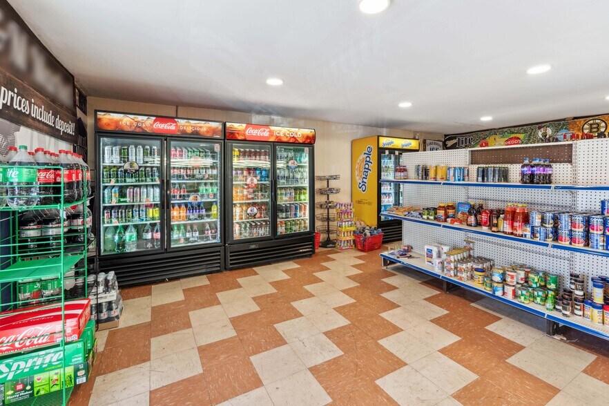 More Photos Of 117 Clinton St, Shrewsbury Freestanding For Sale