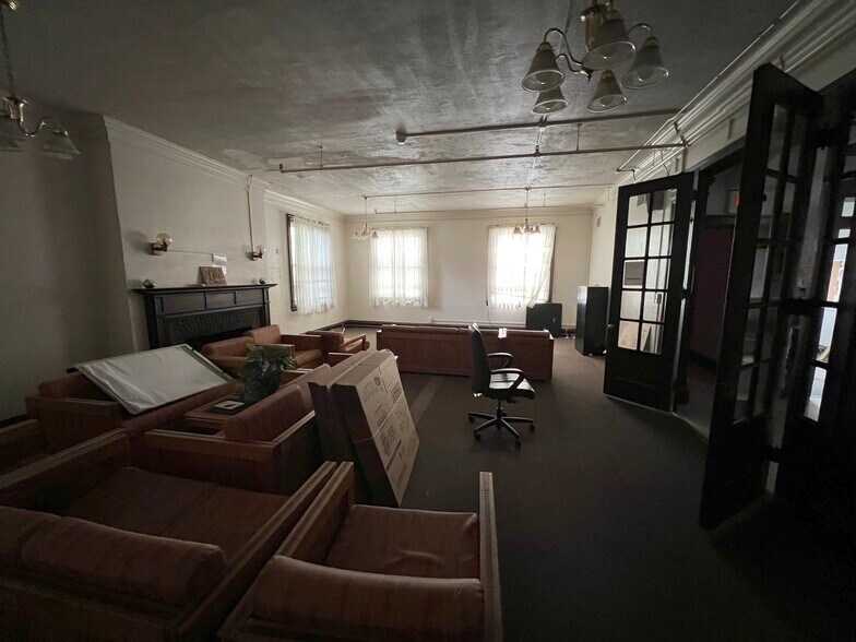 More Photos Of 1924 SW Adams St, Peoria Assisted Living For Sale