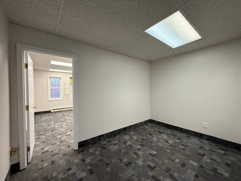 More Photos Of 625 Chandler St, Worcester Storefront Retail Office For Lease