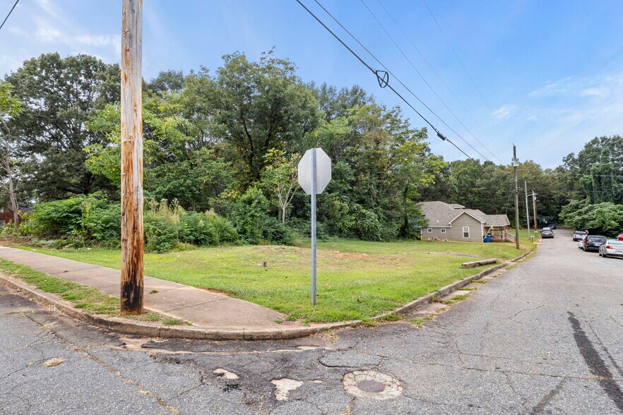 More Photos Of 229 W Liberty St, Forest City Apartments For Sale
