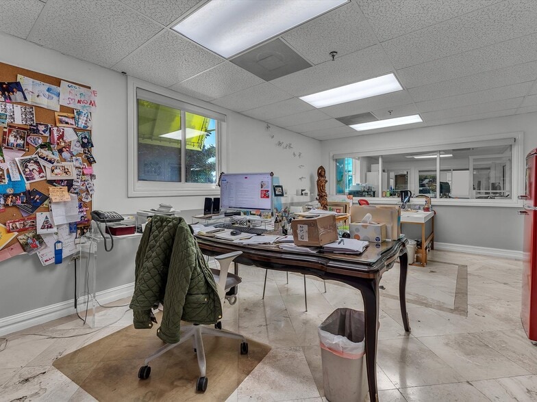 More Photos Of 8299 NW 30th Ter, Doral Warehouse For Lease