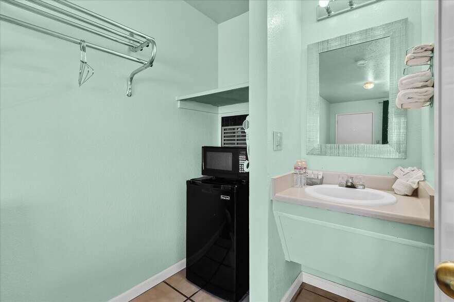 More Photos Of 1013 Front St, Soledad Hotel For Sale