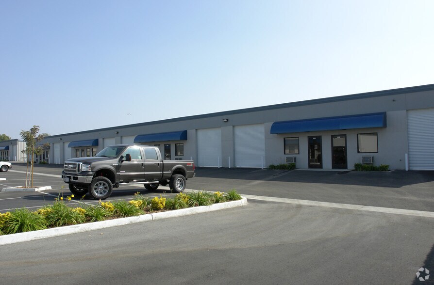 More Photos Of 3359 Pegasus Dr, Bakersfield Unknown For Lease