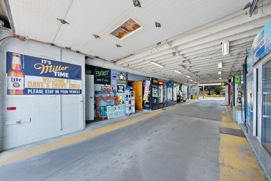 More Photos Of 7697 E Harbor Rd, Lakeside Marblehead Convenience Store For Sale
