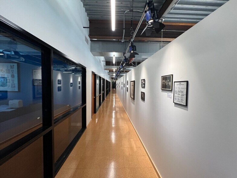 More Photos Of 3220 Winona Ave, Burbank Research And Development For Lease