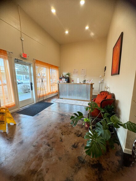 More Photos Of 1152 Commerce Ave, Longview Freestanding For Sale