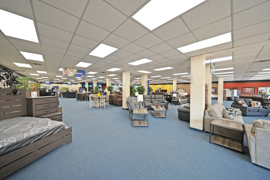 More Photos Of 24 S 1st St, Yakima Freestanding For Sale