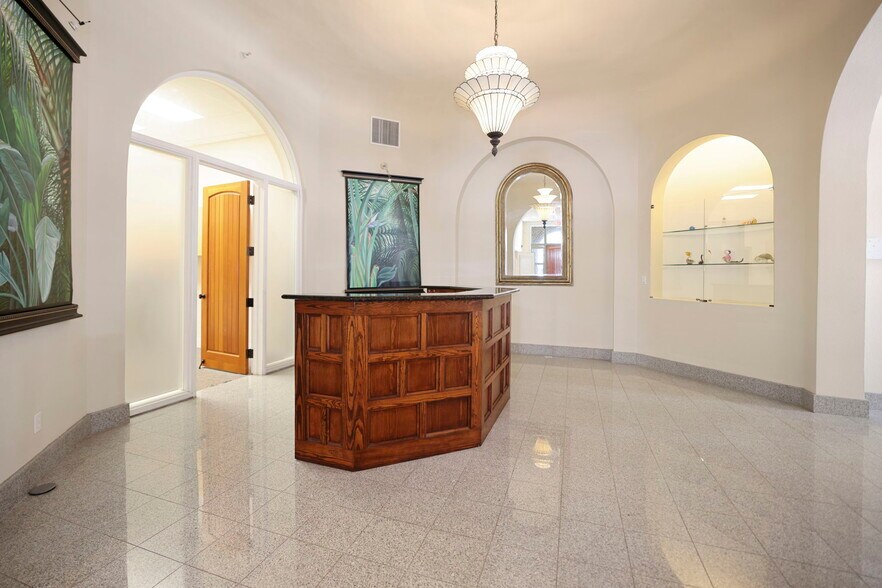 More Photos Of 155 8th St N, Saint Petersburg Office Residential For Lease