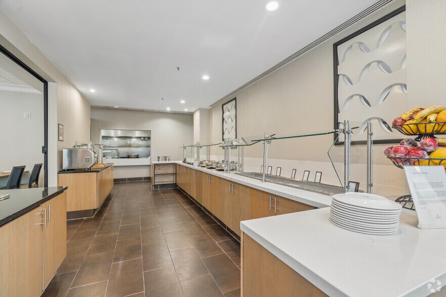 More Photos Of 6120 Peachtree Dunwoody Rd, Atlanta Hotel For Sale