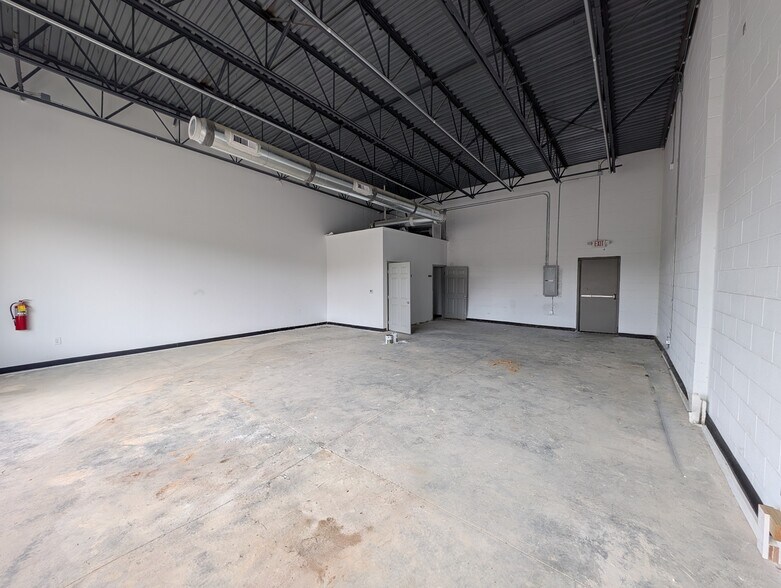 More Photos Of 1631 13th Ave, Columbus General Retail For Lease