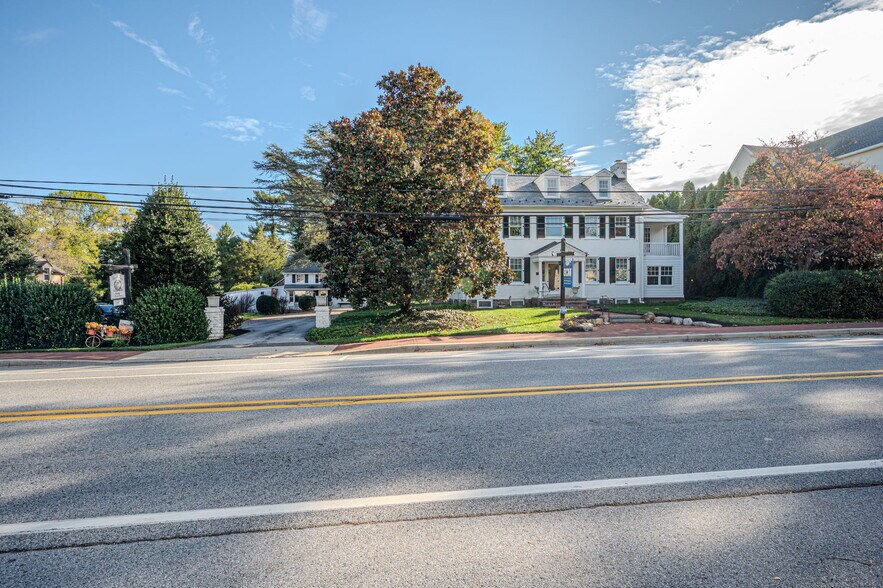 Primary Photo Of 5807 Kennett Pike, Wilmington Office For Sale