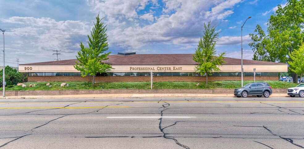 More Photos Of 900 E Michigan Ave, Jackson Office For Sale