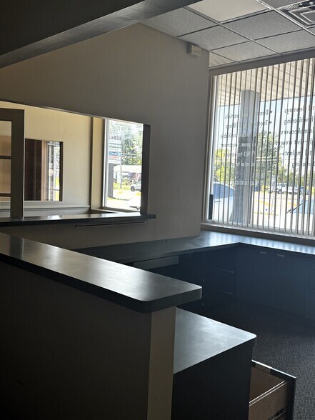 More Photos Of 6503-6515 Campbell Blvd, Pendleton General Retail For Lease