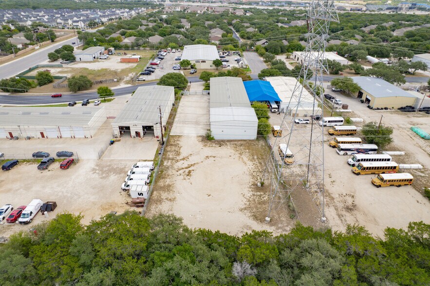 More Photos Of 13403 Western Oak Dr, Helotes Warehouse For Lease