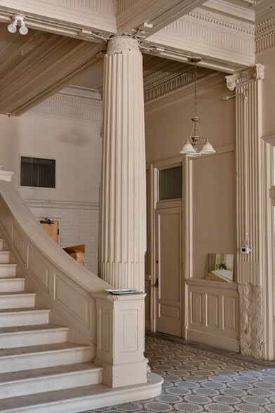 More Photos Of 113 W Bank St, Petersburg Warehouse For Sale