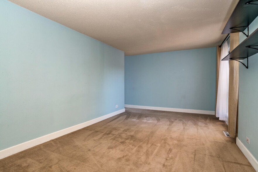 More Photos Of 2805-2901 S Locust St, Denver Apartments For Sale