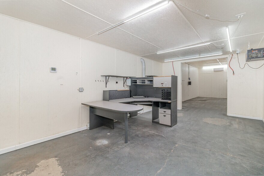 More Photos Of 8285 Tri County Hwy, Sardinia Flex For Sale