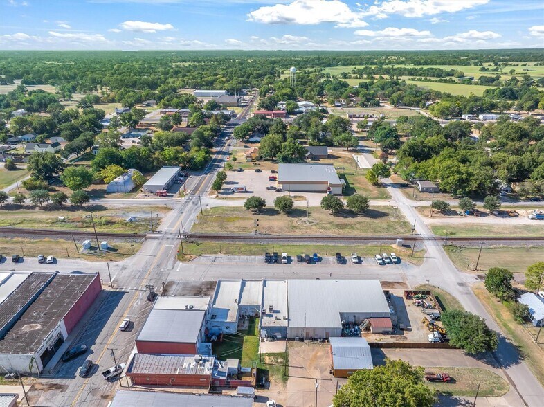 More Photos Of 111 NE Front St, Edgewood Storefront For Sale