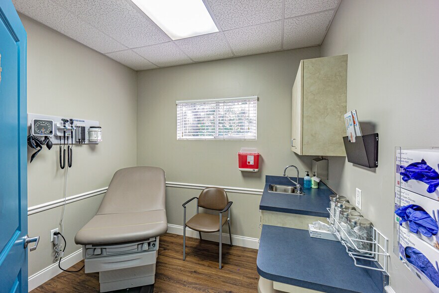 More Photos Of 6502 Gunn Hwy, Tampa Medical For Sale