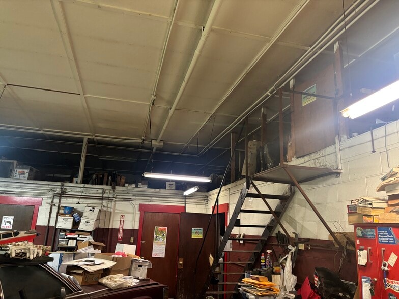 More Photos Of 325 E Railroad St, Pottsville Warehouse For Sale