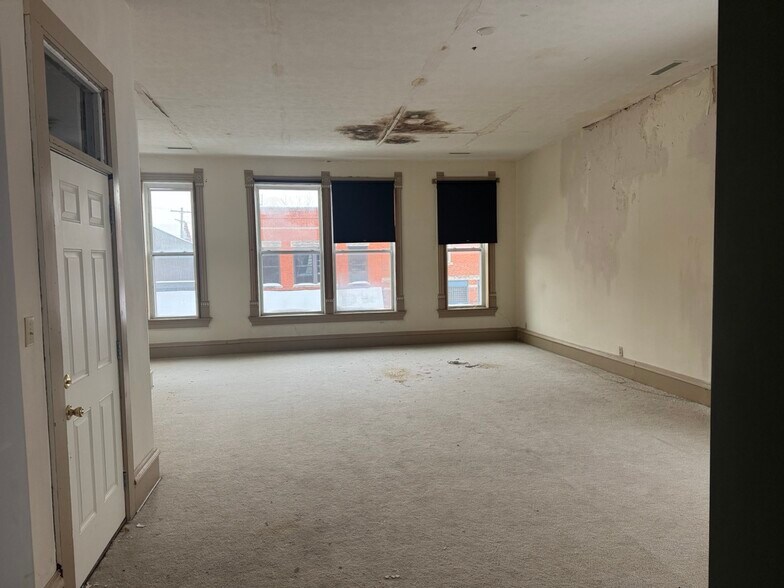 More Photos Of 111 N Walnut St, North Manchester General Retail For Sale