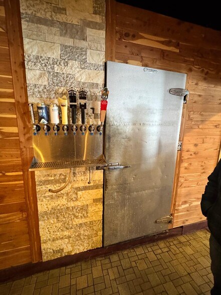 More Photos Of 1501 W Kilgore Ave, Muncie Restaurant For Sale