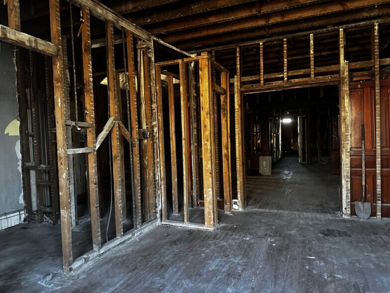 More Photos Of 109 S Main St, Nazareth Storefront Retail Residential For Sale