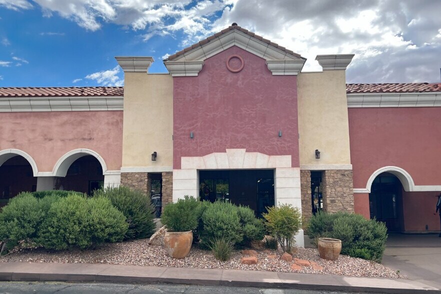 More Photos Of 250 N Red Cliffs Dr, St George Storefront For Lease