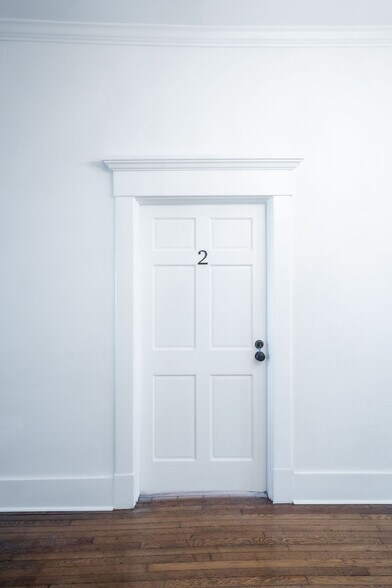 More Photos Of 306 E Victory Dr, Savannah Apartments For Sale