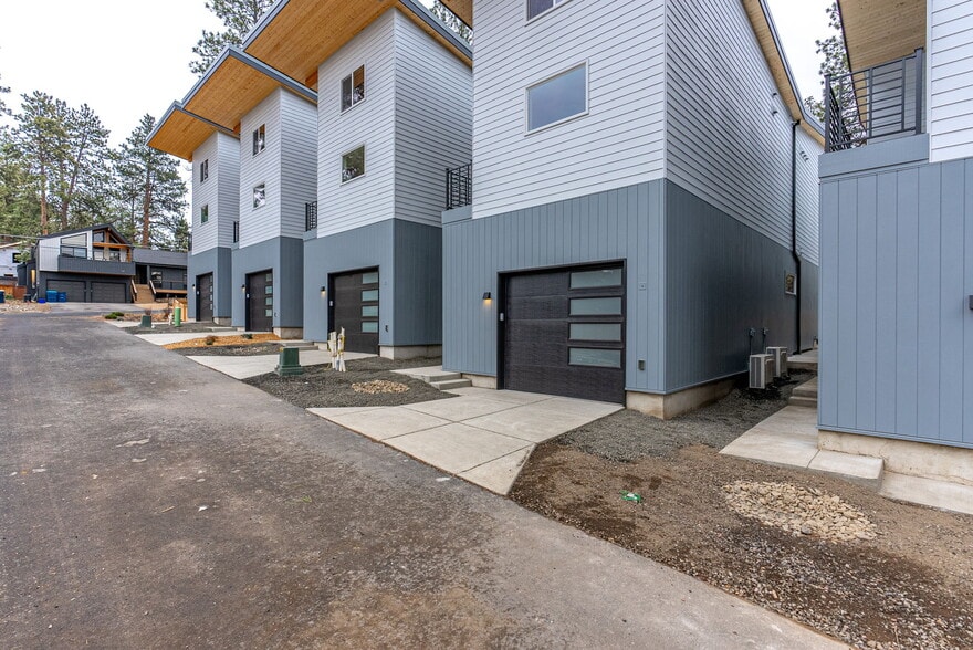 More Photos Of 940 NE Norton Ave, Bend Apartments For Sale