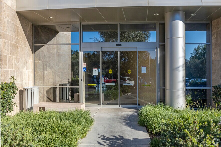 More Photos Of 1955 Citracado Pky, Escondido Medical For Lease