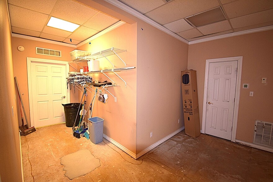 More Photos Of 1001 E Cedar Creek Pky, Seven Points Office For Sale