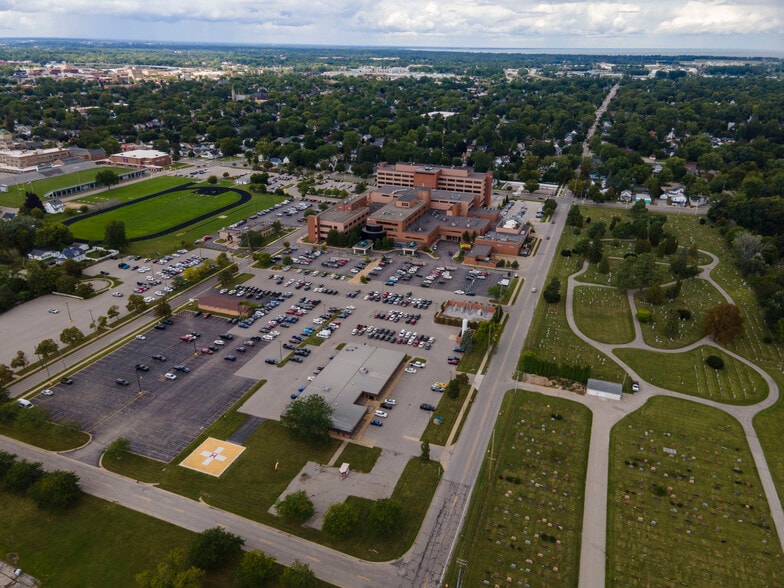 More Photos Of 1003 Mulholland St, Bay City Office For Sale