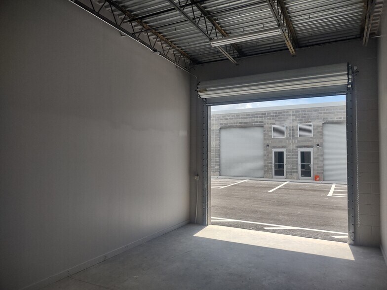 More Photos Of 8262 Ulmerton Rd, Largo Self Storage For Lease