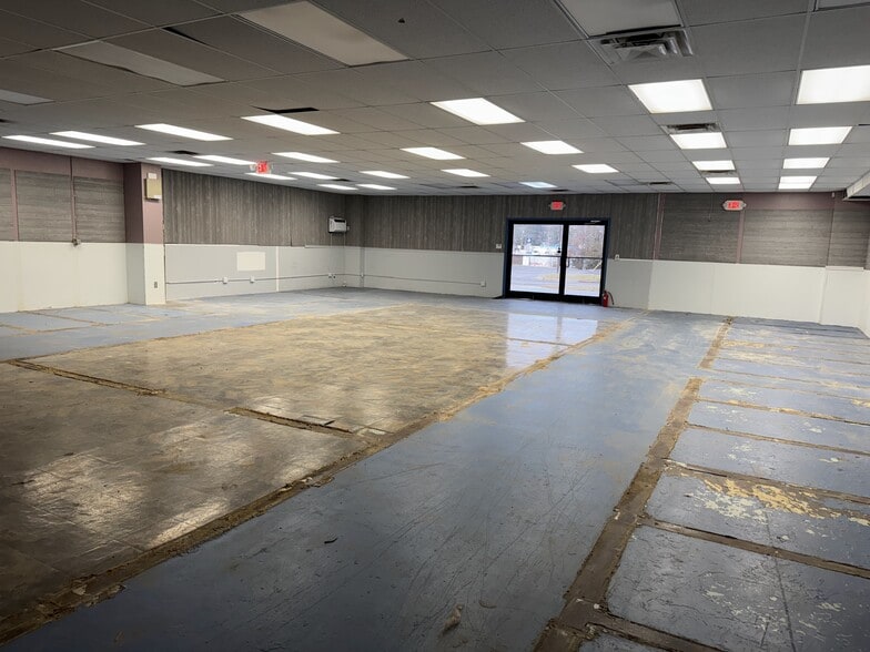 More Photos Of 900 W Chapel Rd, Asheville Showroom For Sale