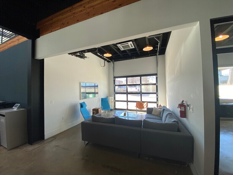 More Photos Of 400 Bryan Ave, Fort Worth Storefront Retail Office For Lease