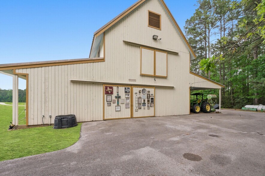 More Photos Of 43 Pool Rd, Richards Specialty For Sale