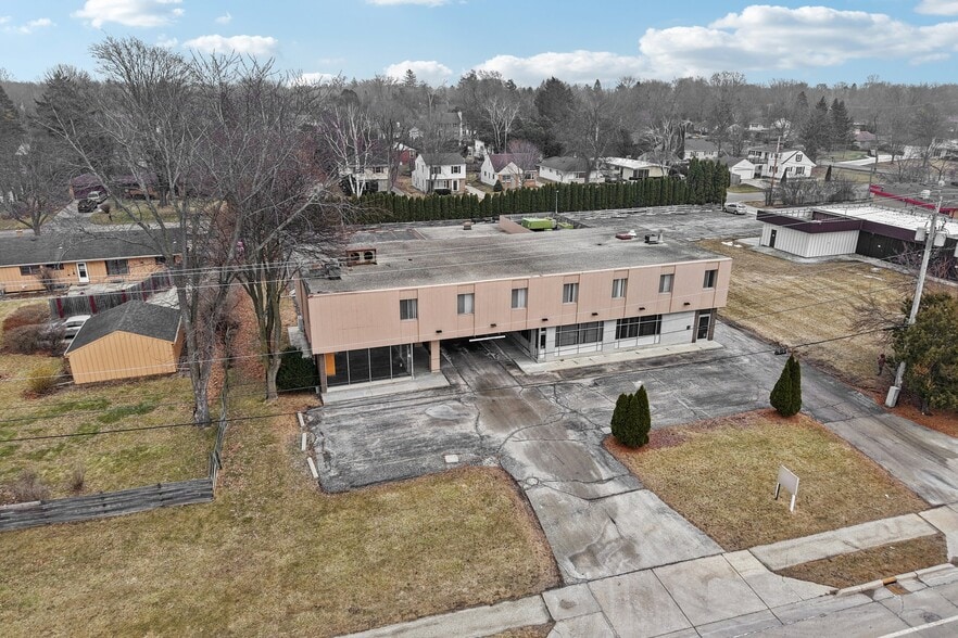 More Photos Of 8050 N Port Washington Rd, Fox Point Office For Sale