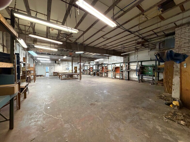 More Photos Of 814 Cleveland Ave NW, Canton Freestanding For Lease