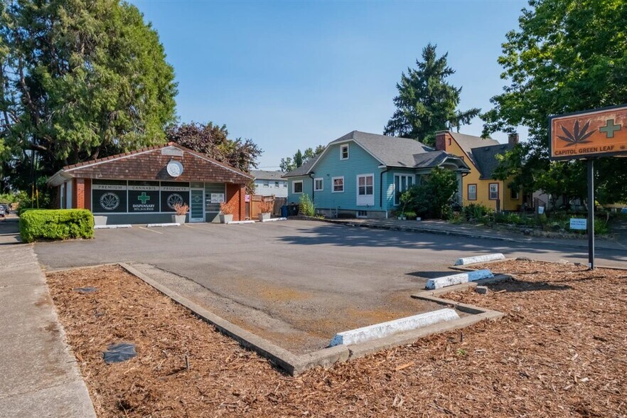 More Photos Of 1890 Capitol St NE, Salem Freestanding For Sale