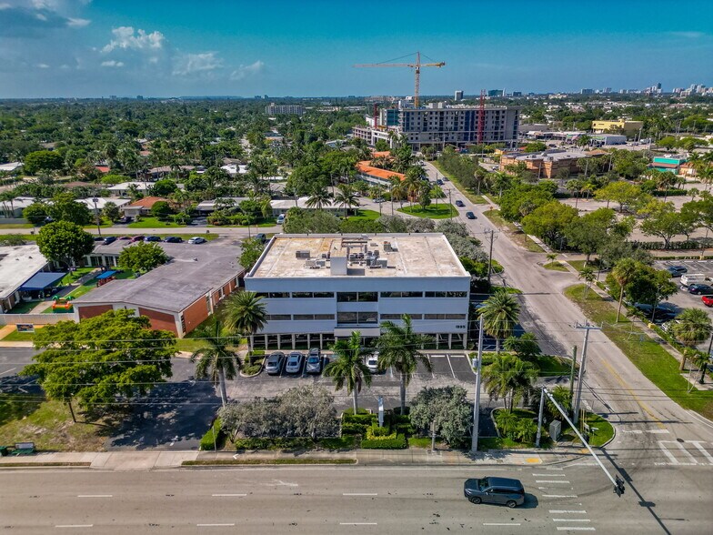 More Photos Of 1995 E Oakland Park Blvd, Fort Lauderdale Loft Creative Space For Sale